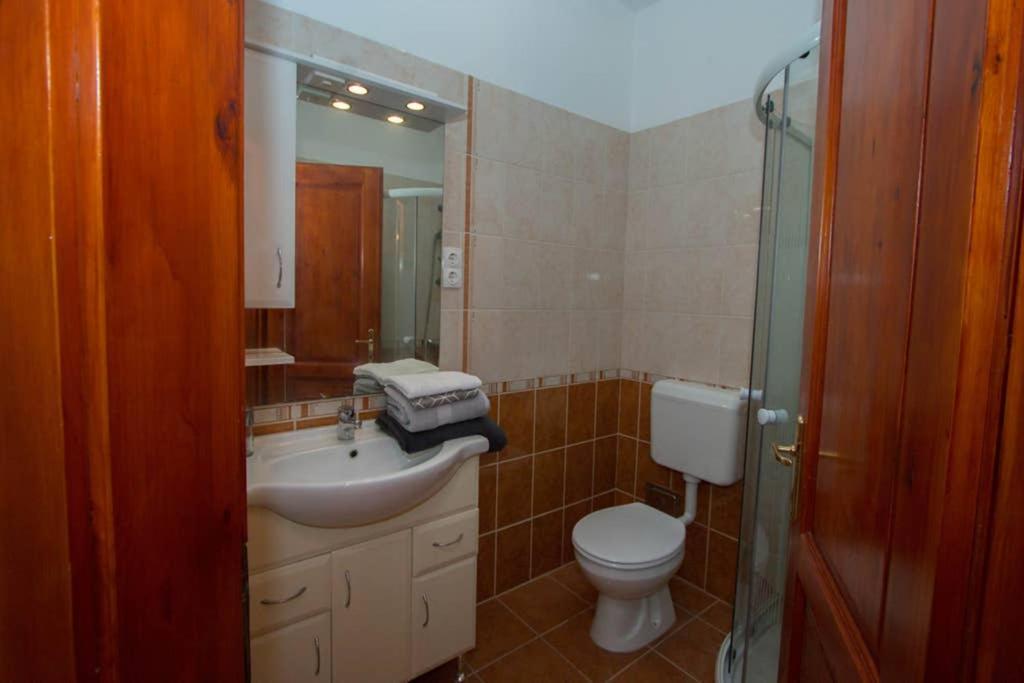 Teubel Apartman 2 Секешфегервар Екстер'єр фото