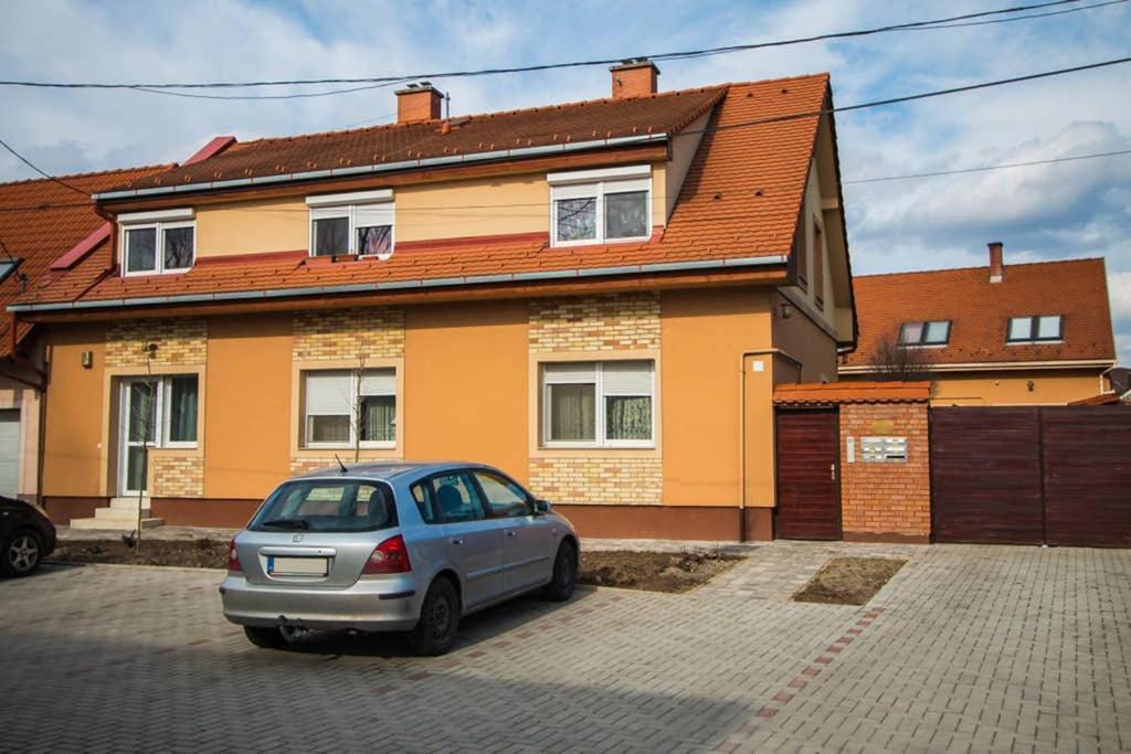 Teubel Apartman 2 Секешфегервар Екстер'єр фото