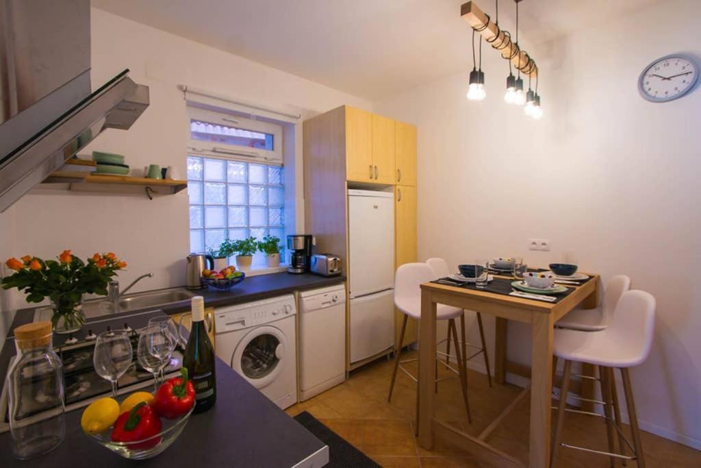 Teubel Apartman 2 Секешфегервар Екстер'єр фото